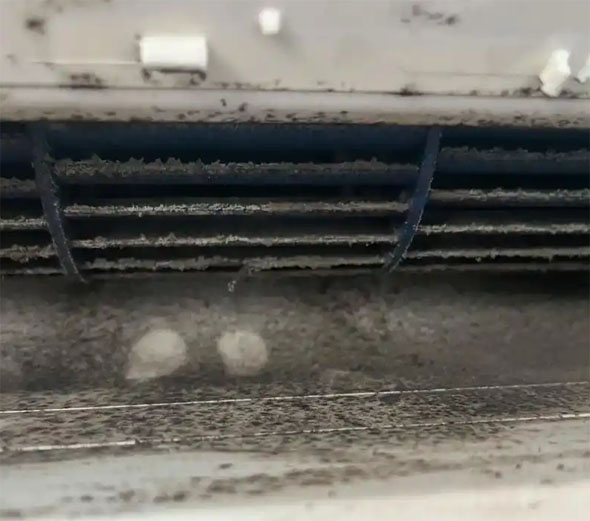 龙南空调吹的风有股烧焦味是怎么回事